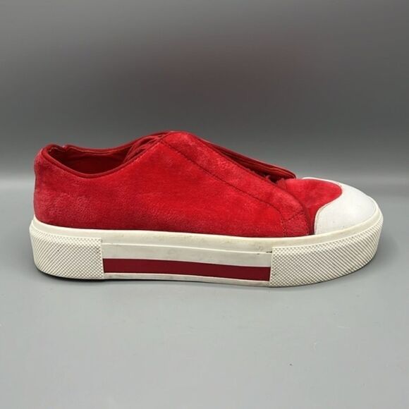 Alexander McQueen Red Velvet Platform Lace Up Low Cut Sneakers - Picture 11 of 12